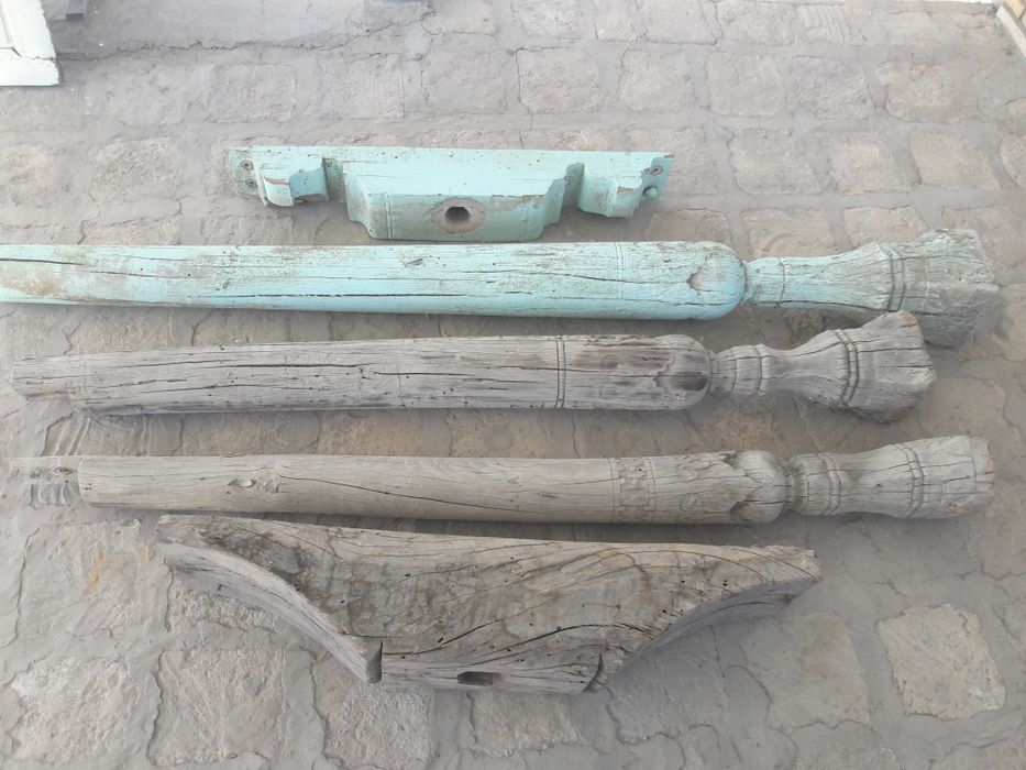 продаются старинные двери и стойки (сутум)