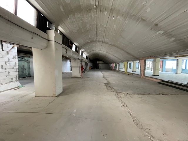 Inchiriem/vindem spatiu comercial/hala 1100 mp