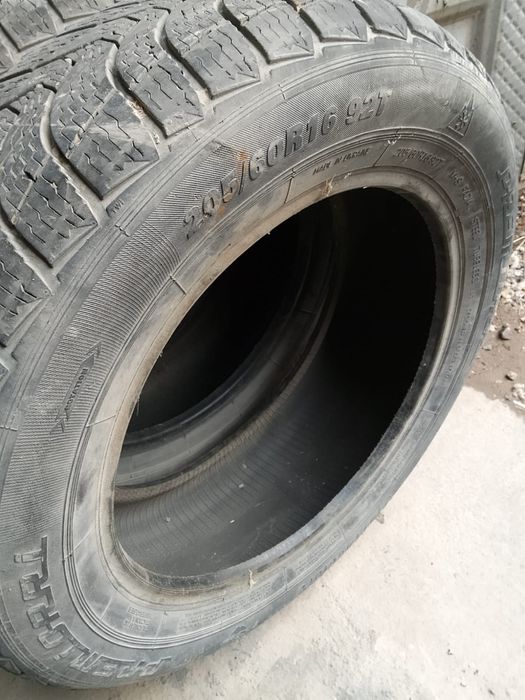 Шины зимние б.у      .