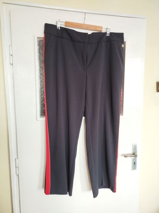 Панталон с червен кант 2-3 хл