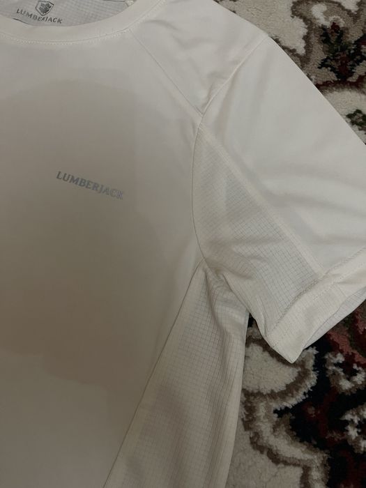 Спортивные женские футболки