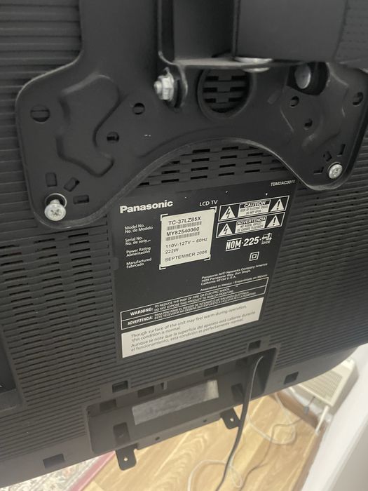 Продам телевизор Panasonic VIERA 37 LCD с кронштейном