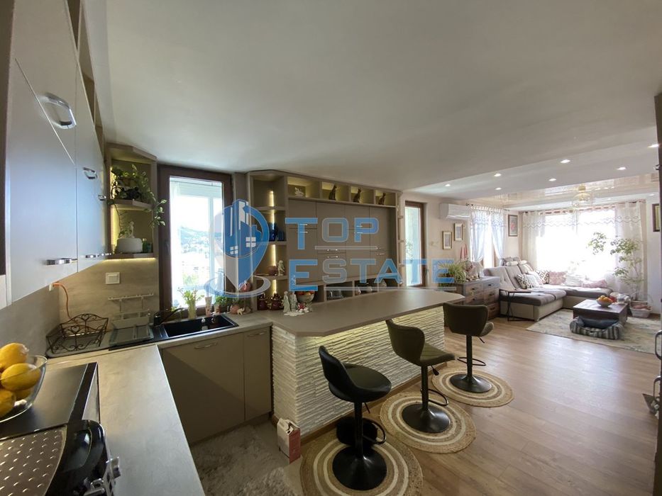 Продава се Тристаен апартамент в Велико Търново, Център - 220 кв.м за 1091 €/кв.м - Снимка #1