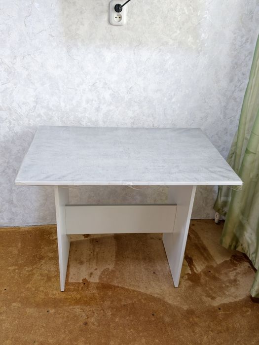 Продам новый кухонный стол