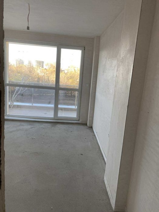 Двустаен апартамент в Южен