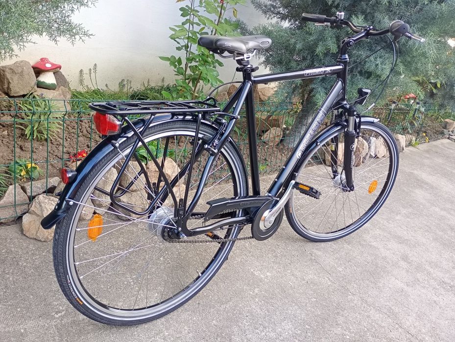 Vând bicicletă bărbati Pegasus Premio,de 61 cm,negru,cu 8 viteze butuc NEXUS !