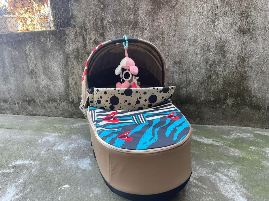 Бебешка количка Karolina Kurkova