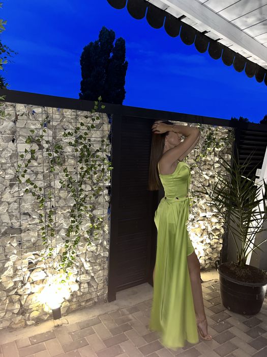 Vand Rochita facuta la comanda ,marimea 38