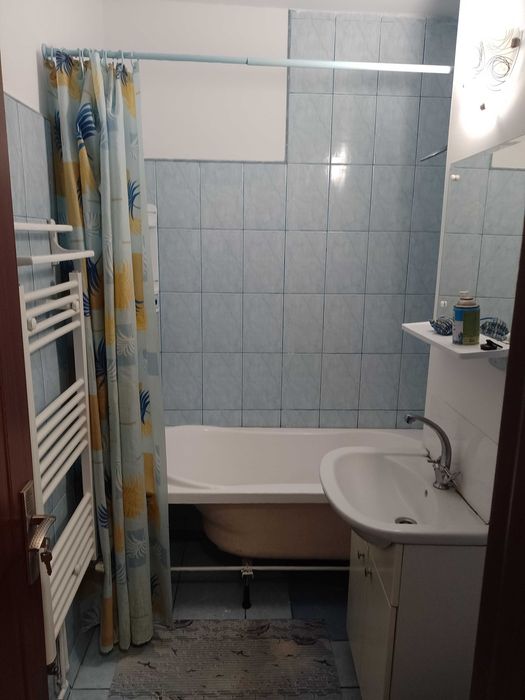 Închiriez garsonieră