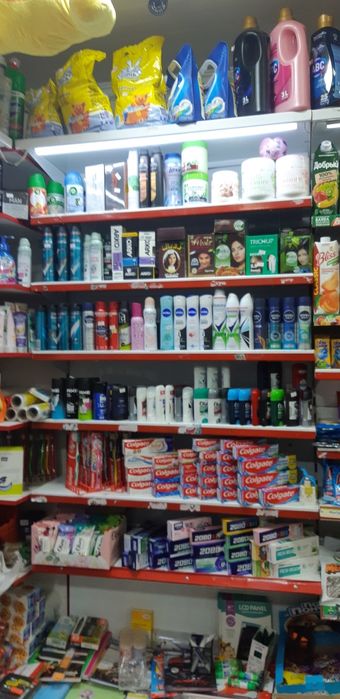 Vitrina temir magazin uchun