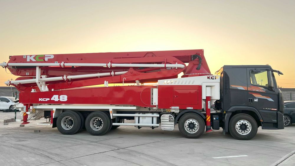 Автобетононасос KCP48ZX170 (48) на HYUNDAI XCIENT (сборка в Корее)