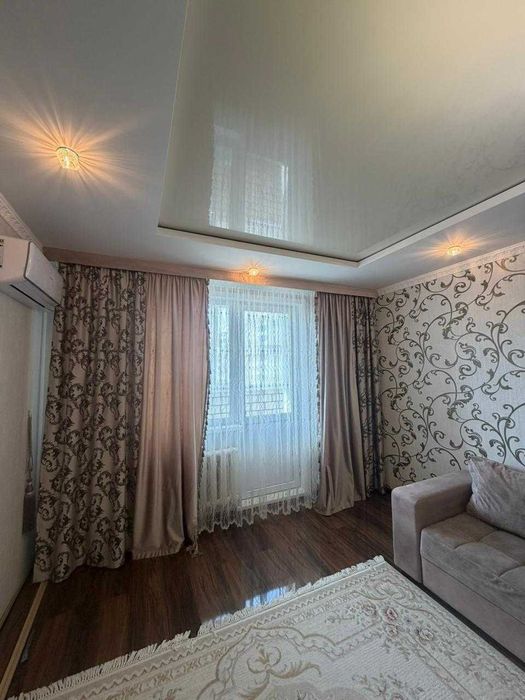 продается , — большой диван — маленький диван — шторы