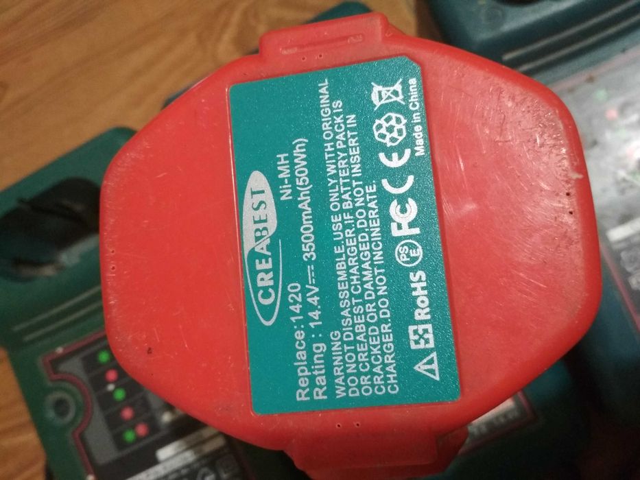 батерия1420/14.4v за makita и 3 броя зарядни-100лв
