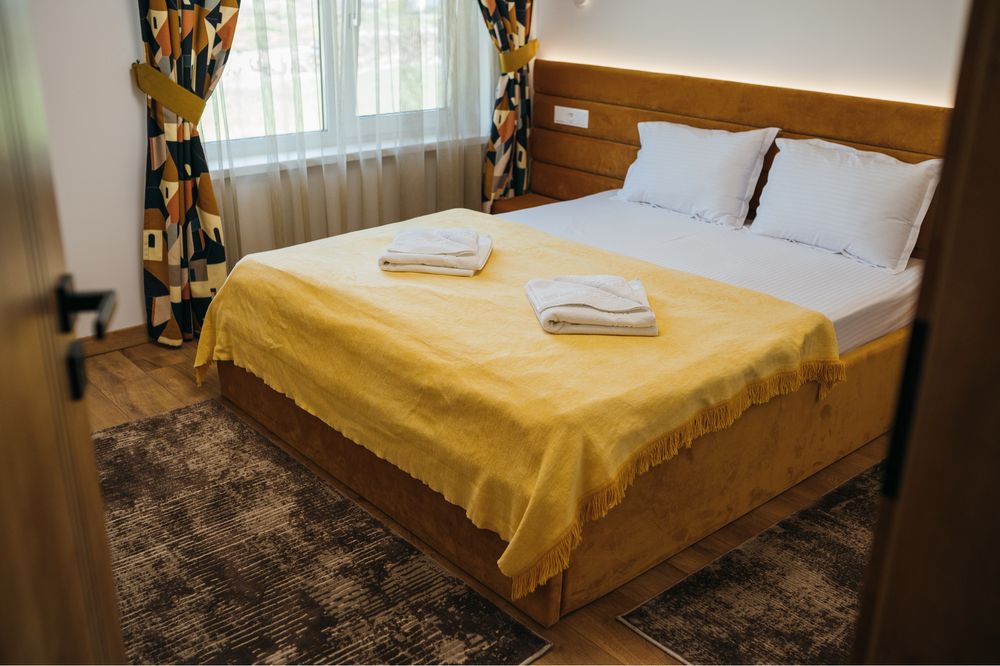 Inchiriem Cabana 10 camere in Campul Cetatii