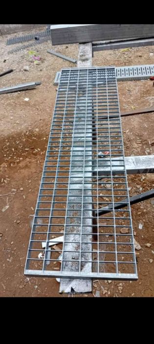 Scari zincate pe comanda și trepte pro