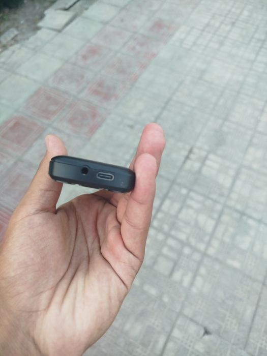 Novey telefon Holati yangi Narxi 150 000 kelishamiz