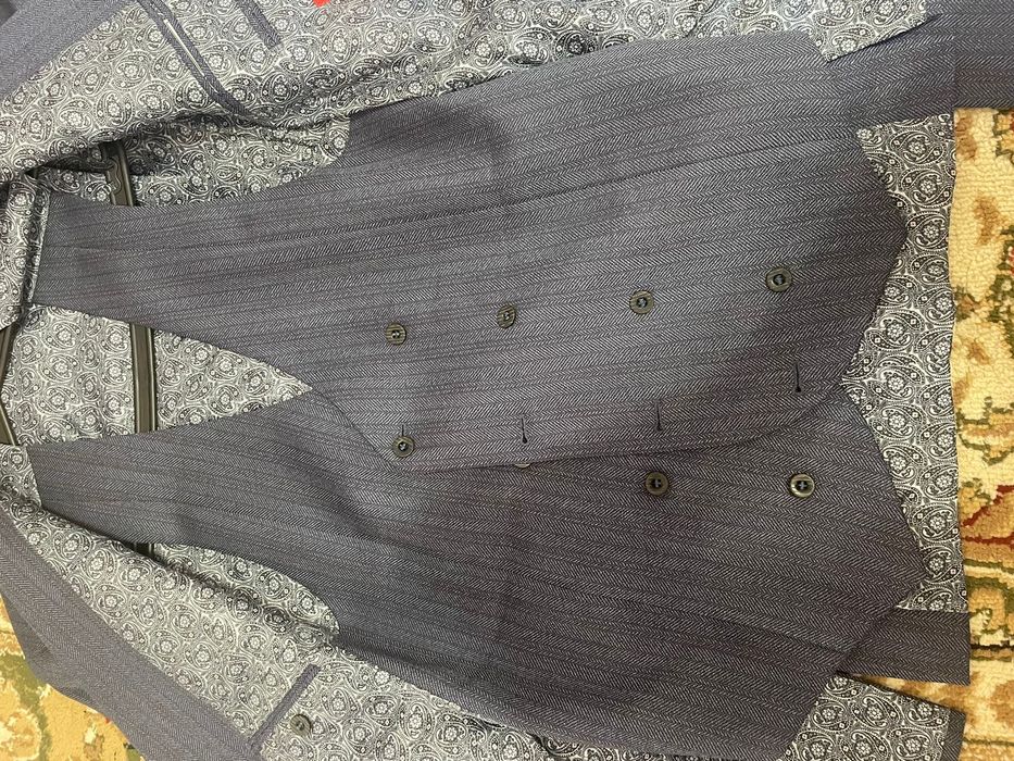 Костюм тройка продаётся