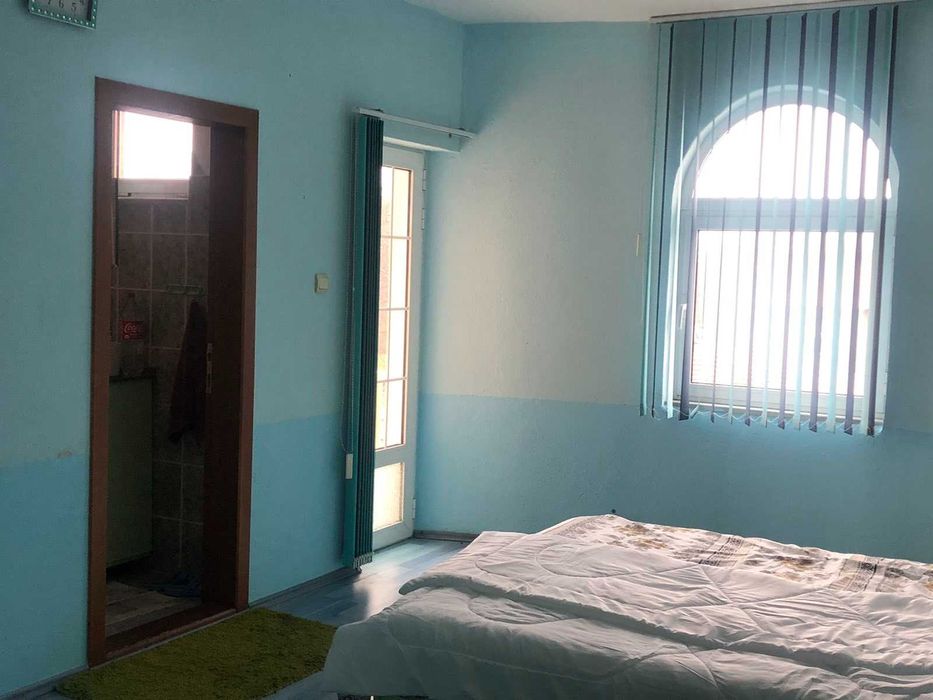 Продавам къща в квартал Марийно