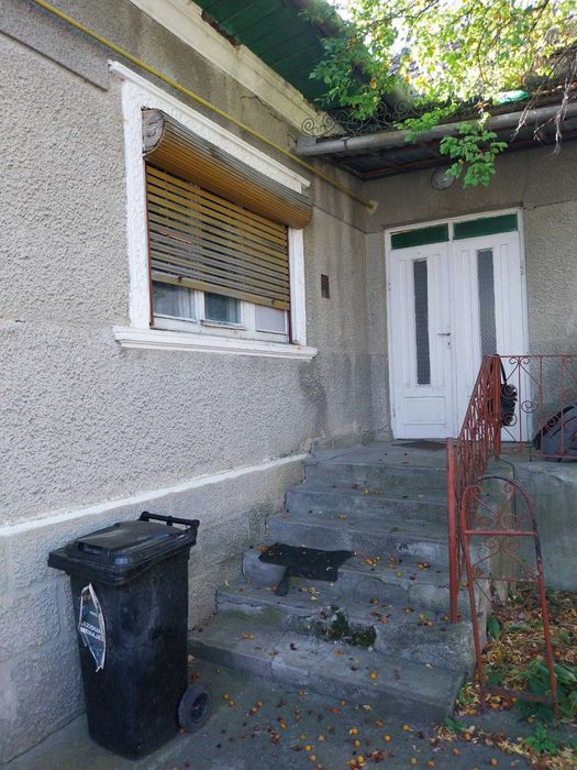 Casă de vânzare in comuna Apahida, zona Triunghiul CFR, cu teren  generos de 1.318 mp, ocupabilă imediat