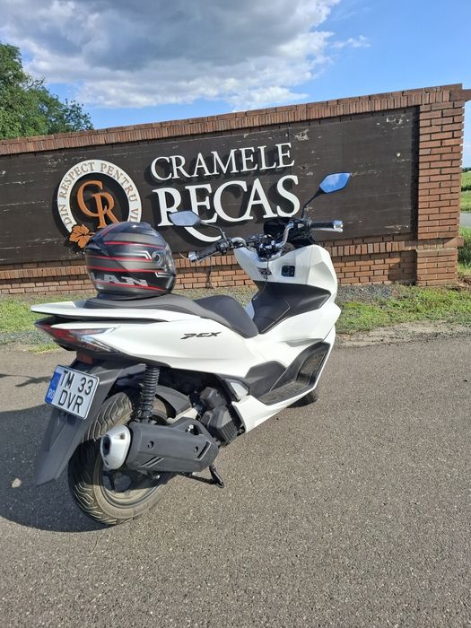 Honda pcx 125 – 2022 – 11.500 km – Alb Perlat – Înmatriculat – Stare Impecabilă