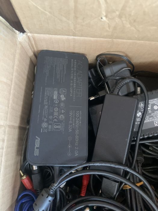 Diferite alimentatoare incarcatoare laptop 12v 18v Asus Acer HP Dell