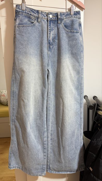 Blugi largi cu fundite