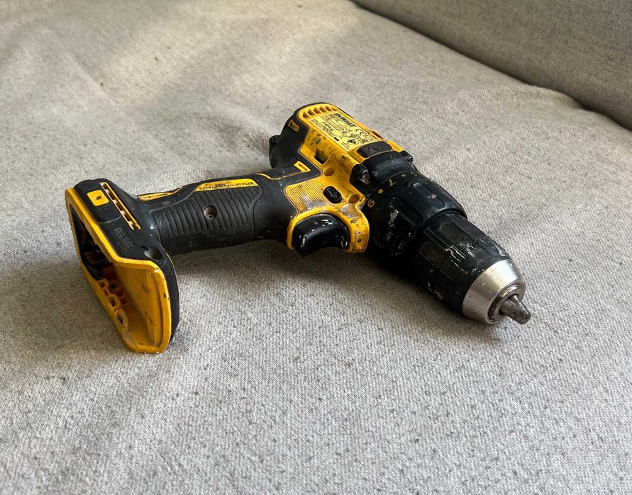 Masina de gaurit si insurubat DEWALT DCD777 brushles - corp