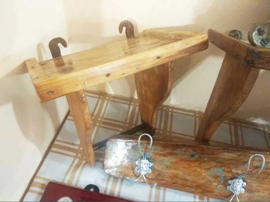 Закачалки.Винтидж стенни закачалки,етажерки,полици