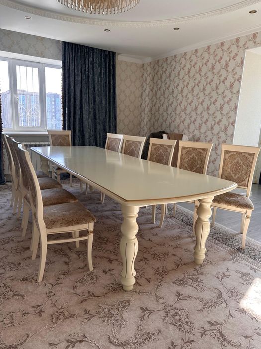 Продаю стол для гостинной