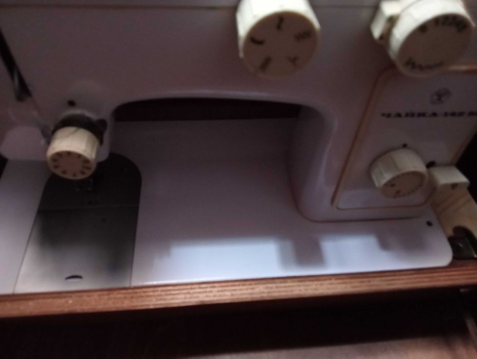 продаю две швейные машинки