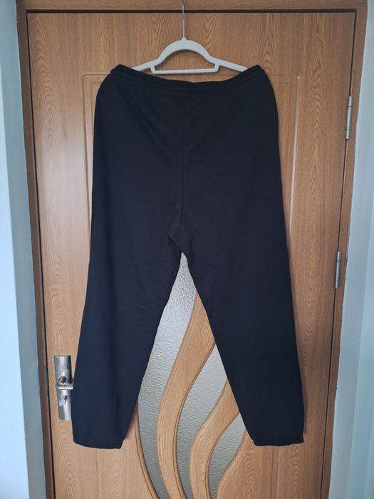 Pantaloni sport H&M cu etichetă marimea L