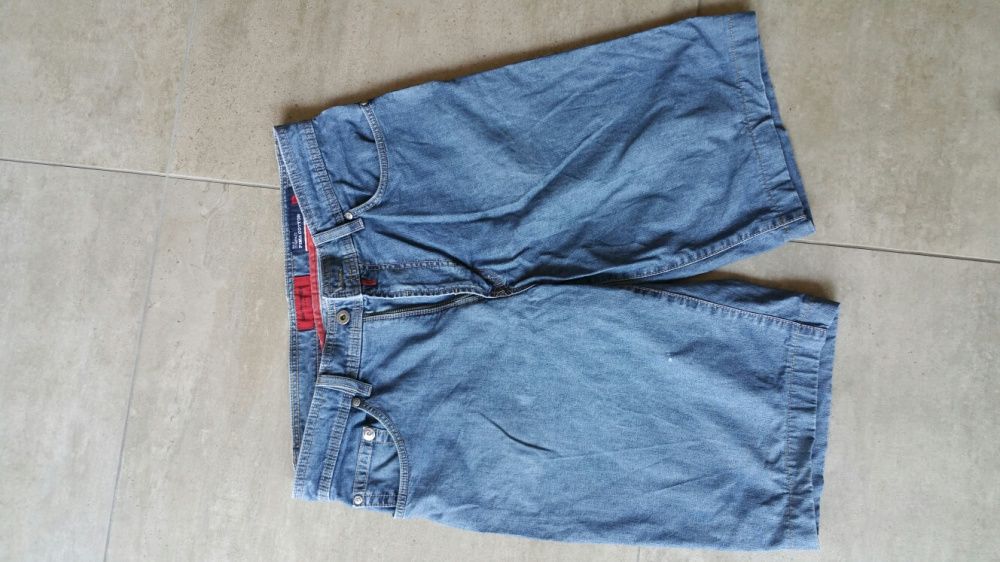 Pantaloni scurti Pierre Cardin