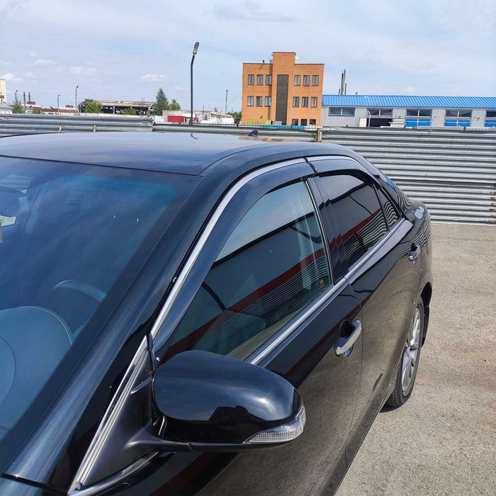 Ветровики с хром молдингом для Toyota Camry 50 (с2011 по2017) Астана