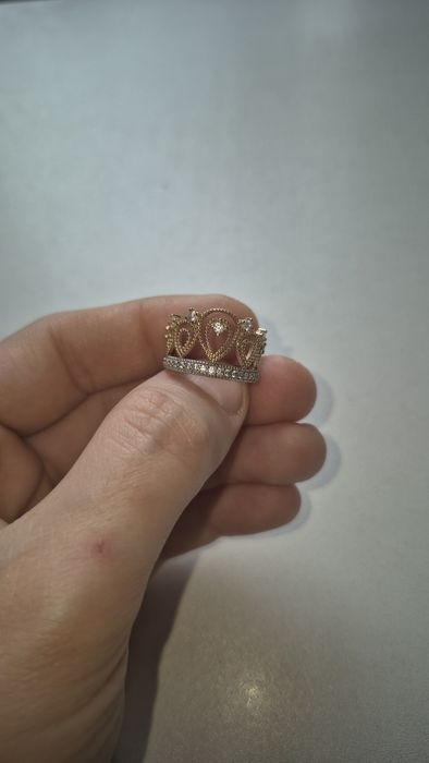 Продаётся золотое кольцо
