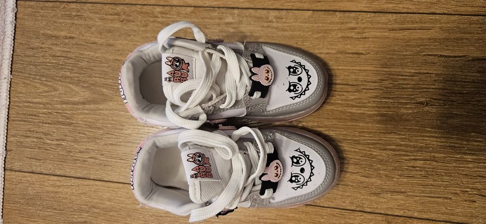 Lot haine si adidasi Labubu