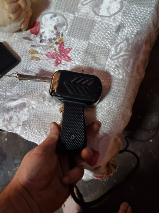 Pistol  lipit romanesc  250 lei