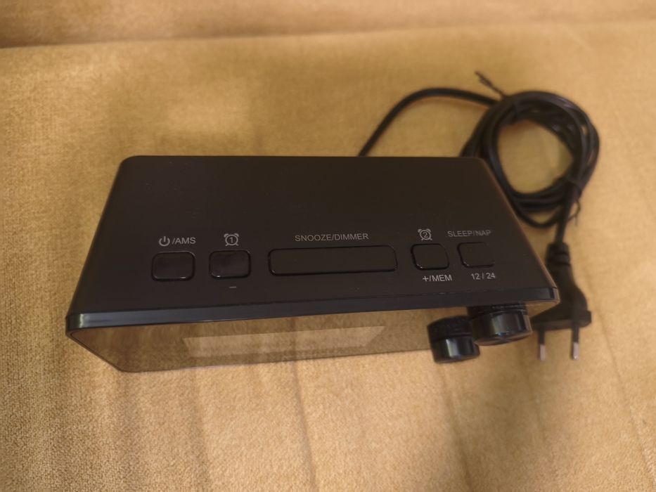 Настолно електронно радио с функция за аларма