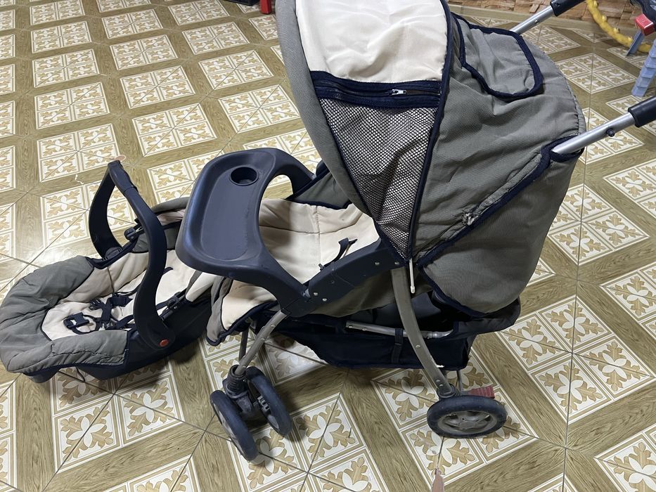 Коляска в очень хорошем состоянии почти новая