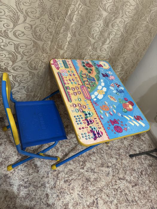 Детский стол и стульчик