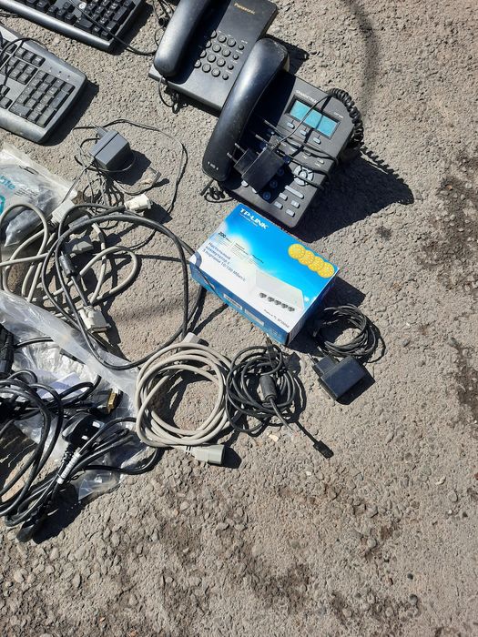 роутер  простой без сим.провода .факс .телефоны