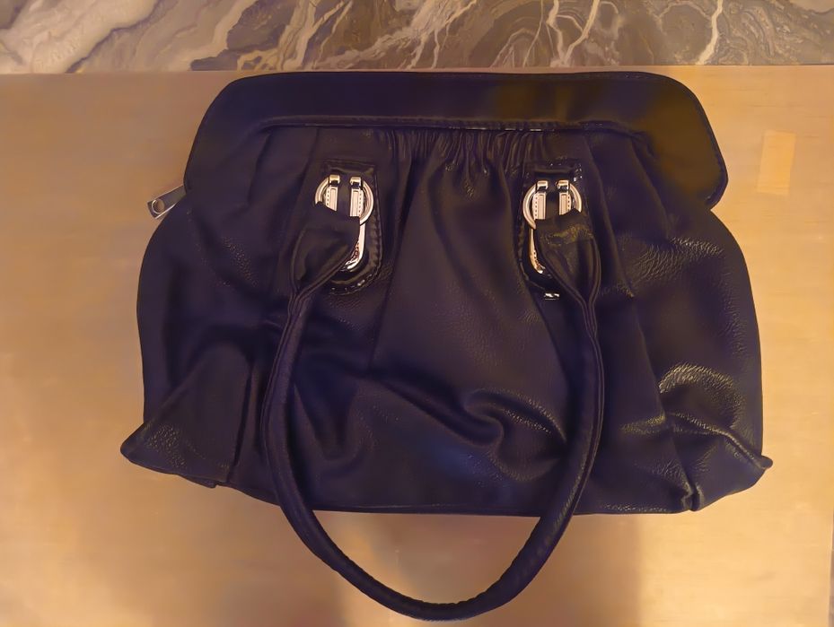 Продаётся женская сумка.