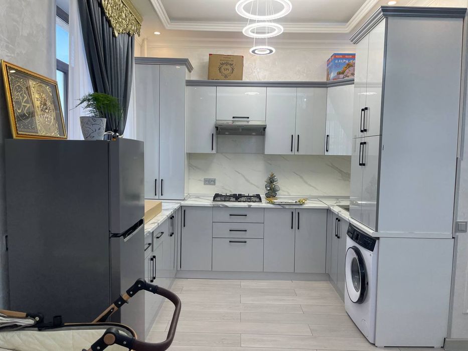 Срочно!! Квартира сотилади