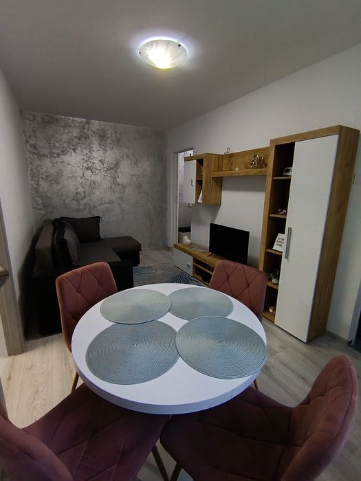 Închiriez apartament