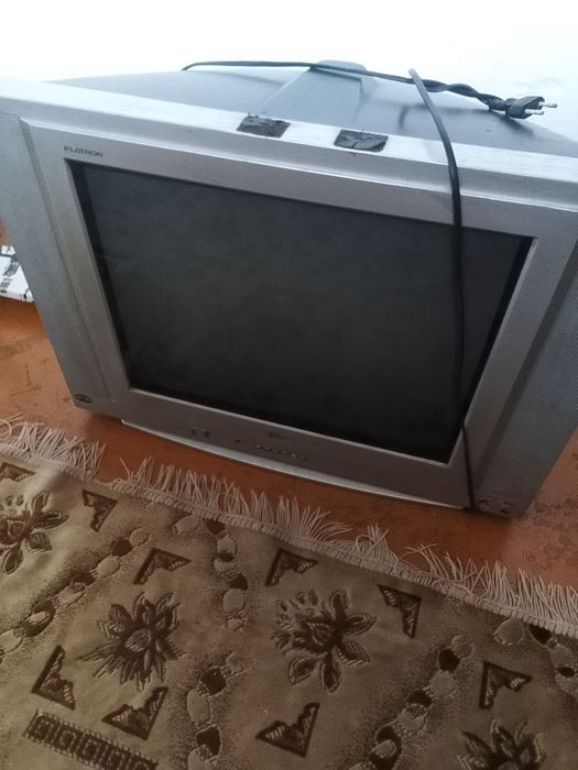 Продам телевизор с двд!10000