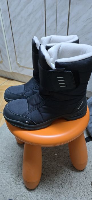 Vând ghete de zăpadă!