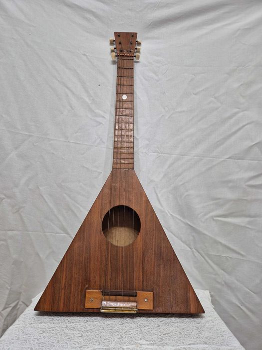 Стара Южно Руска Балалайка в добро състояние.