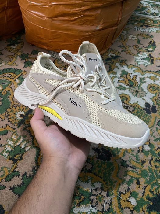 Kundalik kiyish va sport uchun oyoq kiyim (40–44), ulgurji va chakana