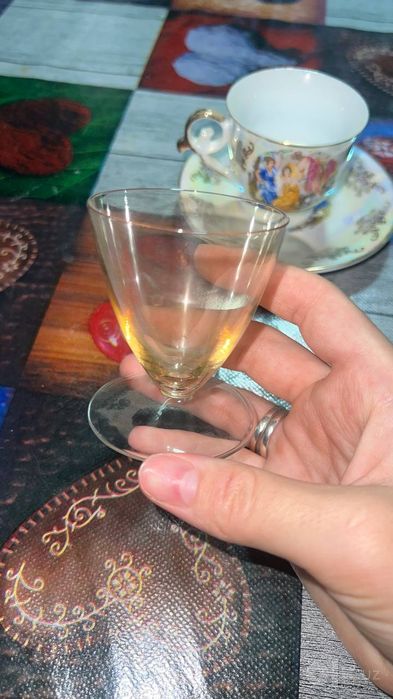 Продаю срочно антикварные бокалы состояние отличное