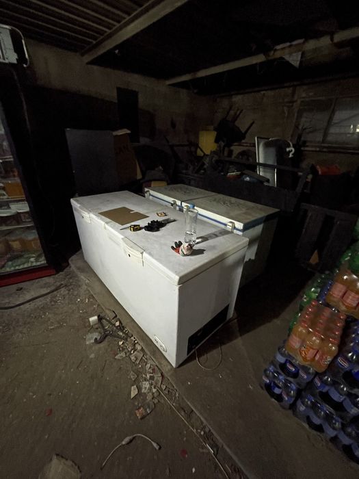 Продаается морозильныей ларь , холодильник, ледо генератор