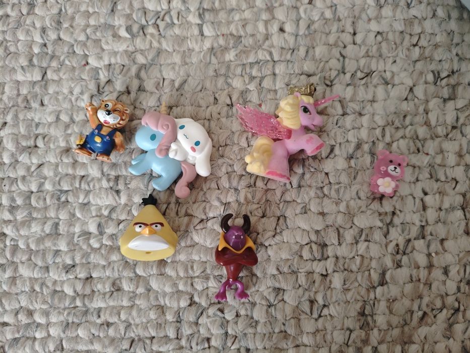 Фигурки животных, игрушки Киндер и др